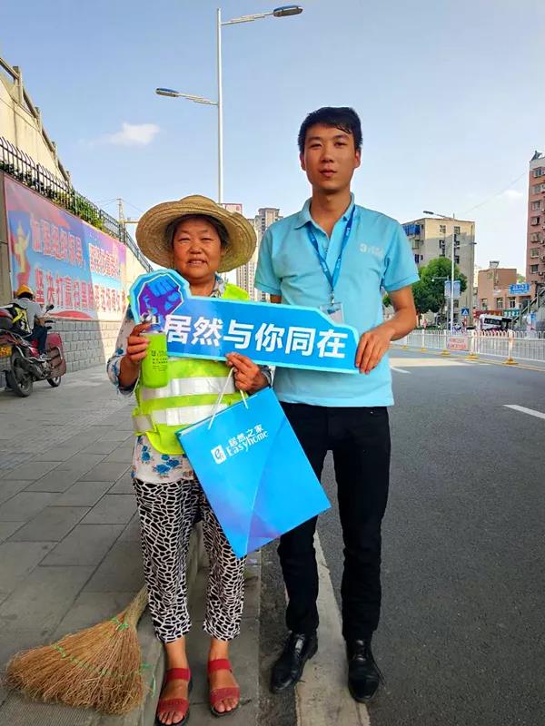 高溫下的堅守——致敬最可愛的人，居然之家鄖陽店“夏季送清涼”