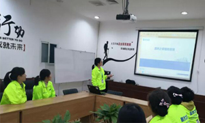 服務(wù)于心，管理于人——安徽淮南店職場禮儀與服務(wù)管理培訓(xùn) 